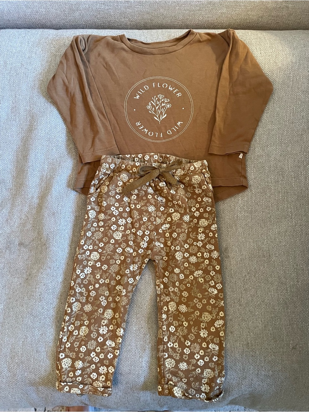 MakeMake Organics set-Daffodil flower print pants with wild flower shirt, 3T